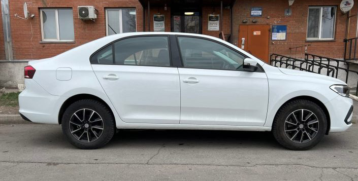 VOLKSWAGEN POLO
